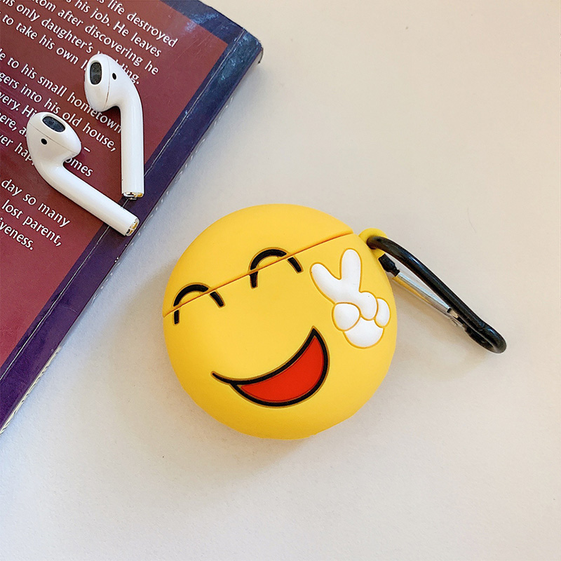 Чехол для беспроводных наушников APPLE AirPods 1/2 силиконовый с карабином, 3D Смаилик Мир, цвет желтый. Чехол для беспроводных наушников APPLE AirPods 1/2 силиконовый с карабином, 3D Смаилик Мир, цвет желтый.
