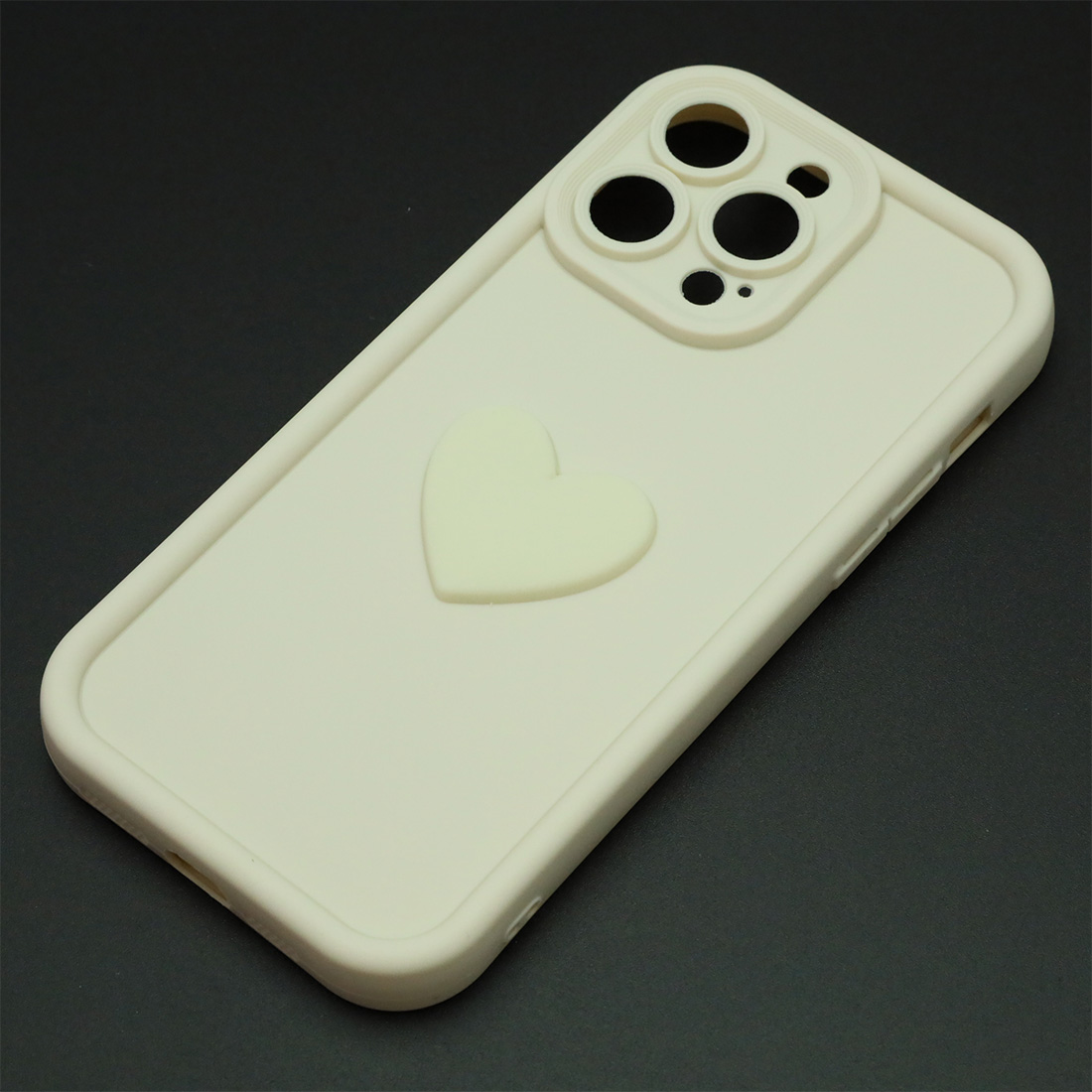 Чехол накладка для APPLE iPhone 14 Pro Max, силикон, 3D сердце, защита камеры, бортики, цвет молочный Чехол накладка для APPLE iPhone 14 Pro Max, силикон, 3D сердце, защита камеры, бортики, цвет молочный