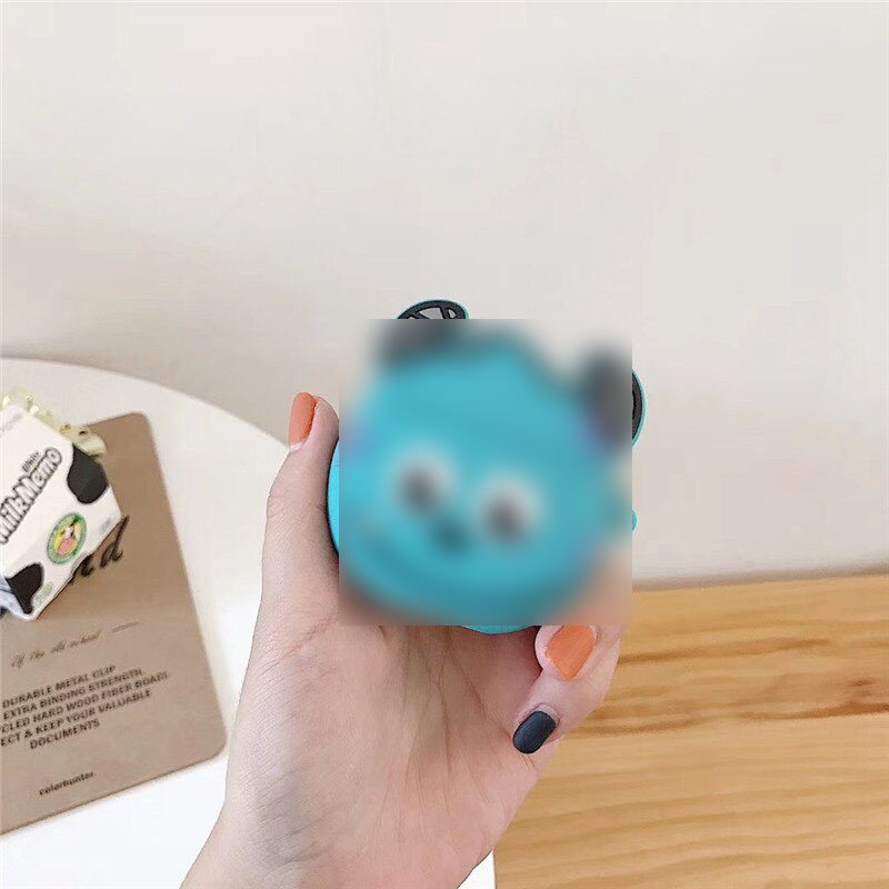 Чехол для беспроводных наушников APPLE AirPods 1/2 силиконовый с карабином, 3D персонаж, цвет голубой. Чехол для беспроводных наушников APPLE AirPods 1/2 силиконовый с карабином, 3D персонаж, цвет голубой.