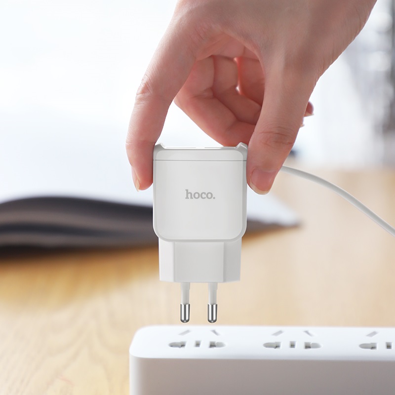 HOCO C59 & C59A Mega joy зарядный адаптер с двумя USB и встроенным кабелем для APPLE Lightning 8-pin, цвет белый.