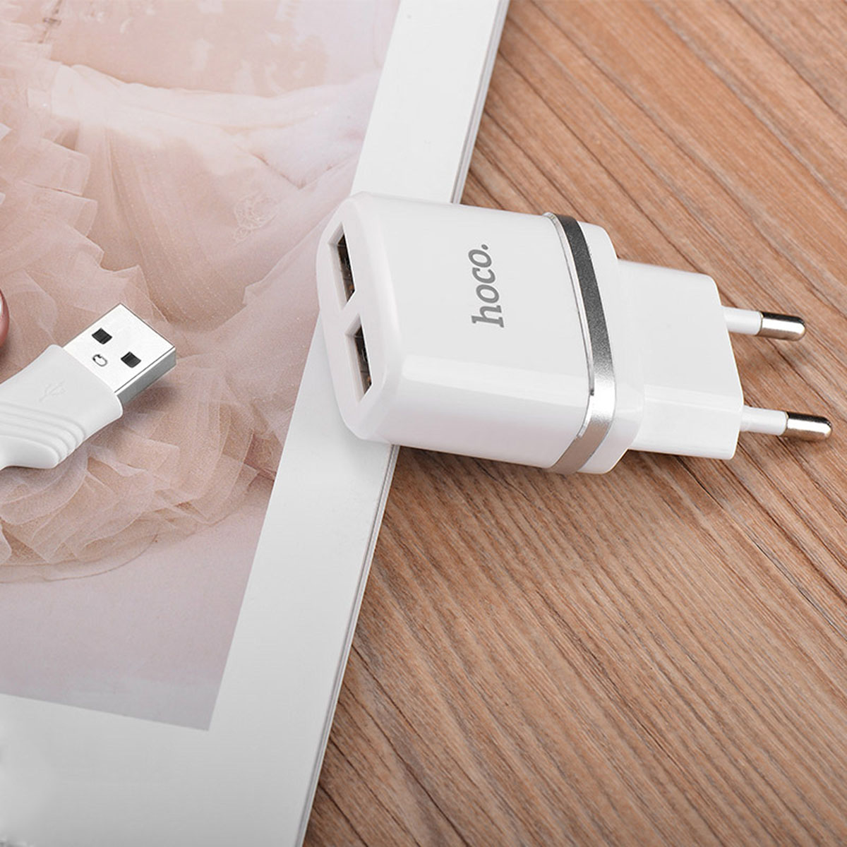 HOCO C12 Smart СЗУ (сетевое зарядное устройство) 2xUSB 2.4А с кабелем APPLE Lightning 8-pin, цвет белый | Последняя цена